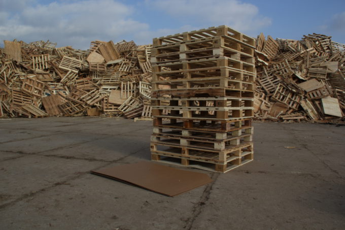 Slip Sheet and wooden pallet